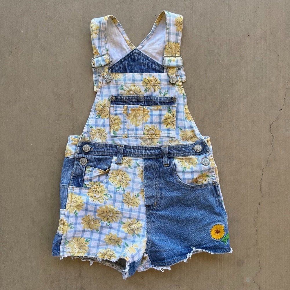 Vintage Who Says Girls 6X Denim Shortalls Overalls Floral Daisy Patchwork Y2K